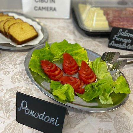 Hotel Byron Solo Per Giovani Riccione Ngoại thất bức ảnh