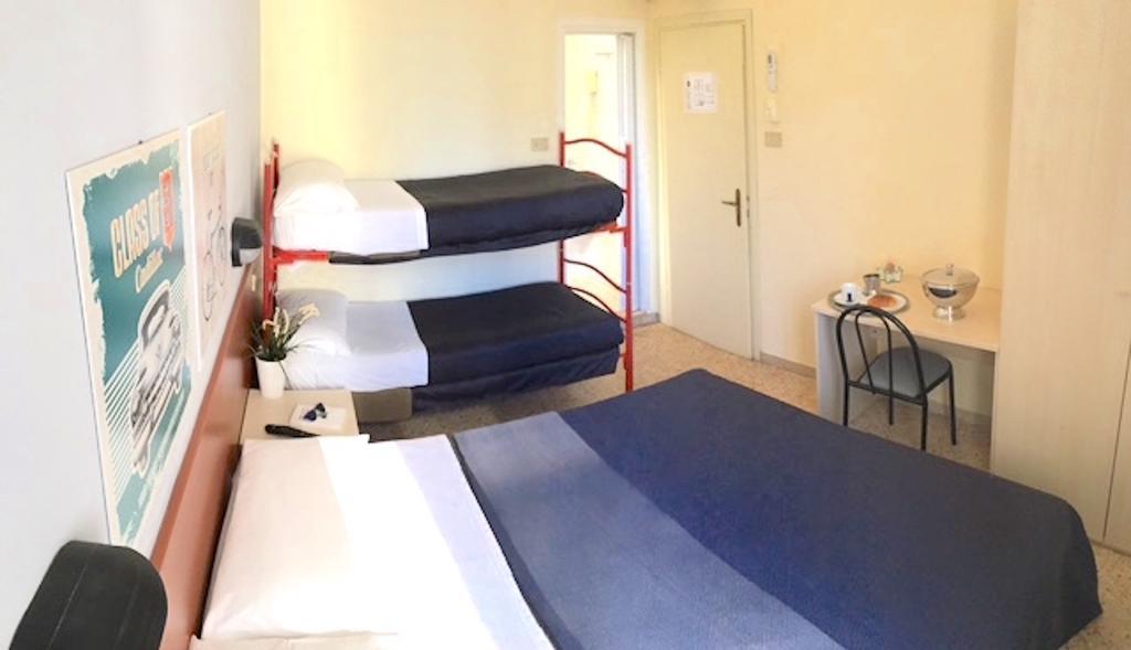 Hotel Byron Solo Per Giovani Riccione Ngoại thất bức ảnh