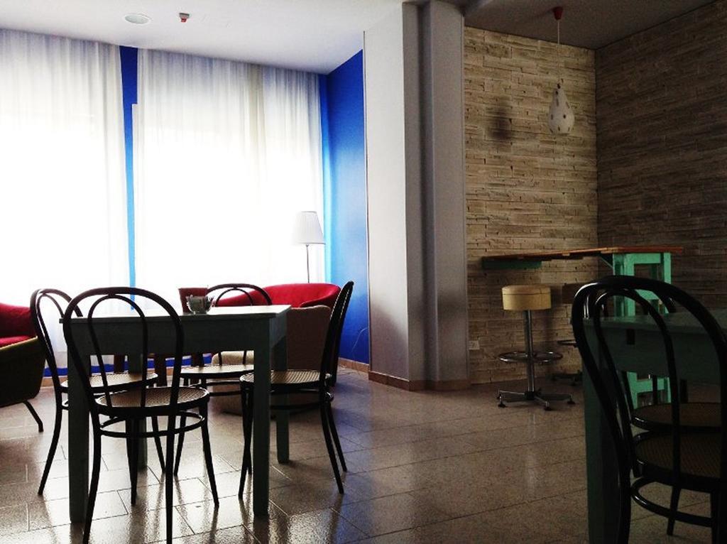 Hotel Byron Solo Per Giovani Riccione Ngoại thất bức ảnh