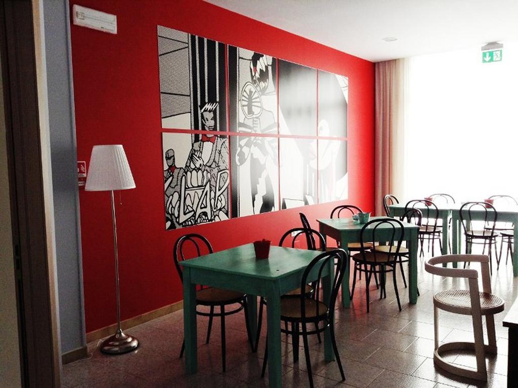 Hotel Byron Solo Per Giovani Riccione Ngoại thất bức ảnh