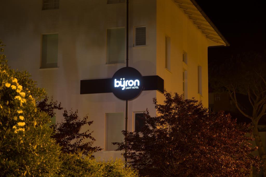 Hotel Byron Solo Per Giovani Riccione Ngoại thất bức ảnh