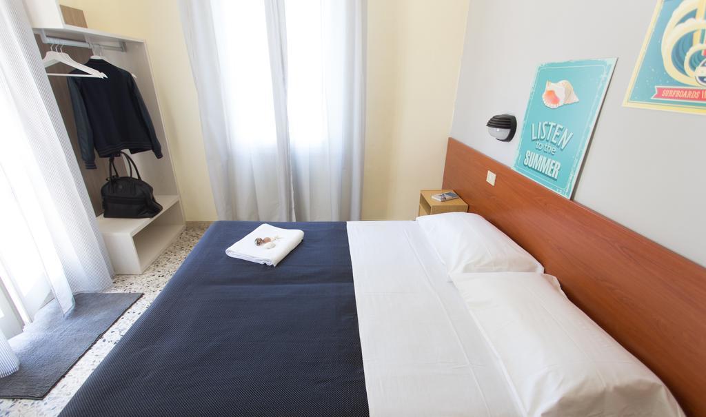 Hotel Byron Solo Per Giovani Riccione Phòng bức ảnh