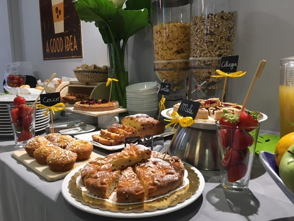 Hotel Byron Solo Per Giovani Riccione Ngoại thất bức ảnh