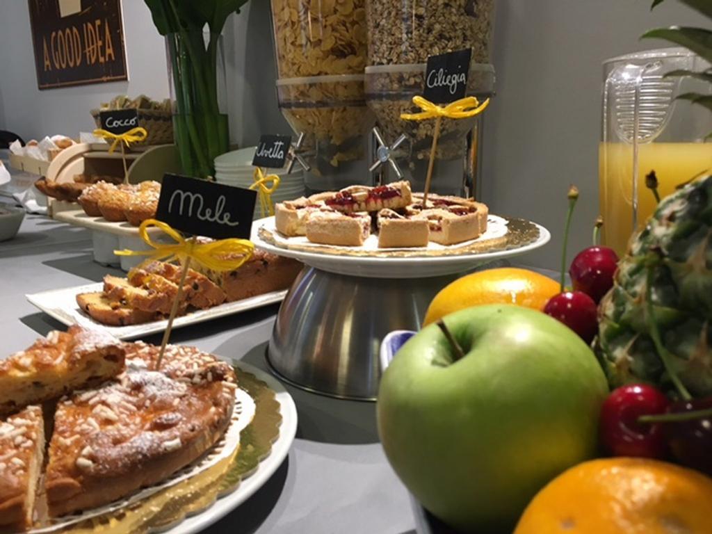 Hotel Byron Solo Per Giovani Riccione Ngoại thất bức ảnh