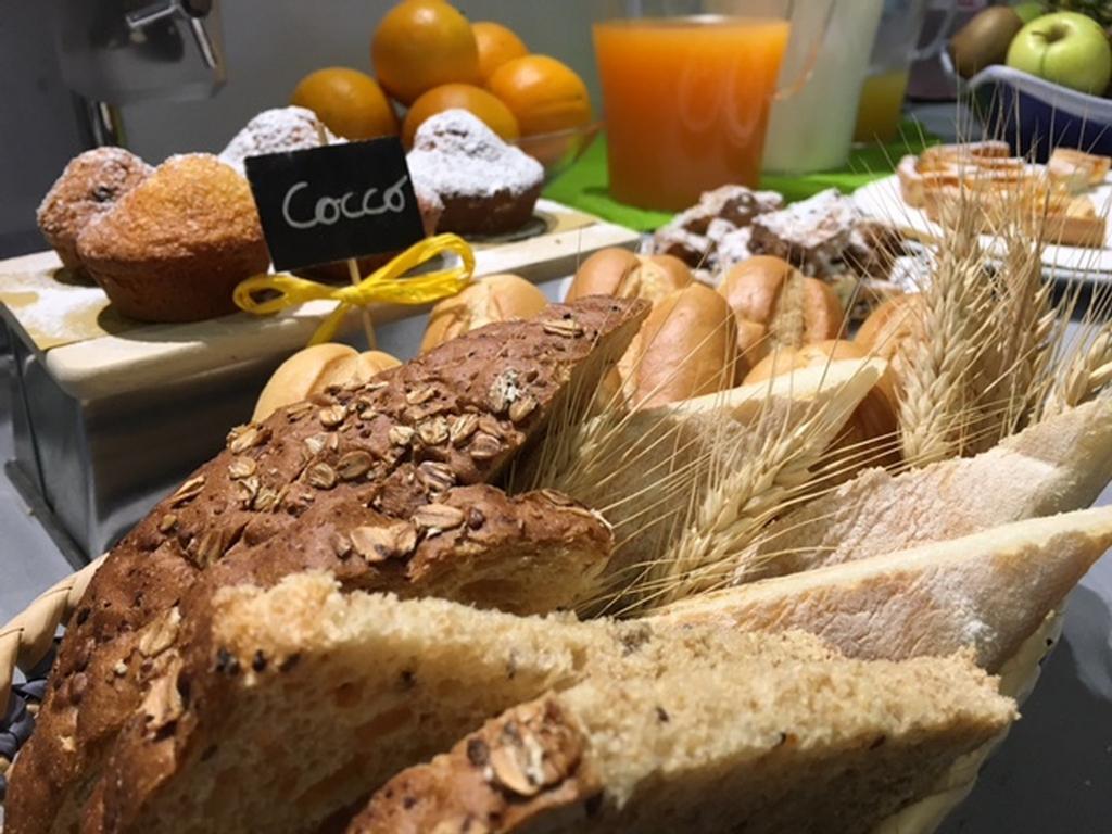 Hotel Byron Solo Per Giovani Riccione Ngoại thất bức ảnh