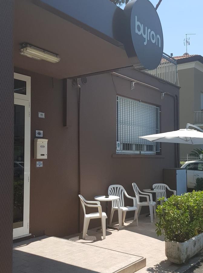 Hotel Byron Solo Per Giovani Riccione Ngoại thất bức ảnh