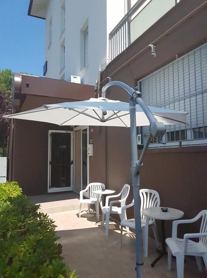 Hotel Byron Solo Per Giovani Riccione Ngoại thất bức ảnh