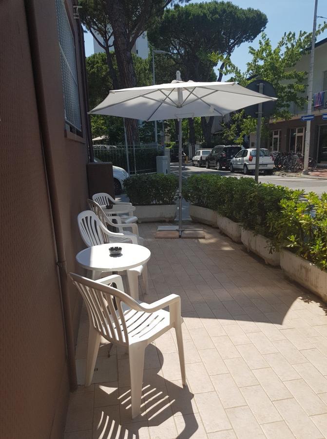 Hotel Byron Solo Per Giovani Riccione Ngoại thất bức ảnh