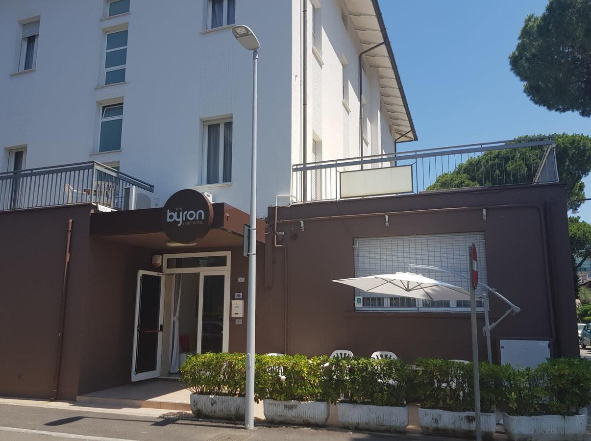 Hotel Byron Solo Per Giovani Riccione Ngoại thất bức ảnh