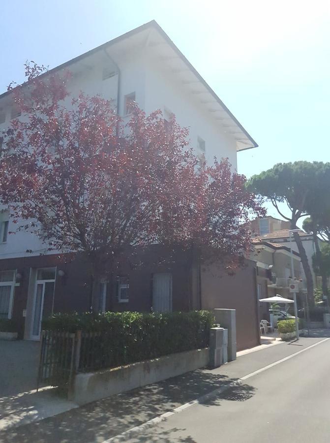 Hotel Byron Solo Per Giovani Riccione Ngoại thất bức ảnh